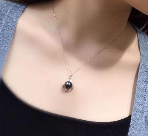 翡翠a货吊坠500元贵吗戴珍珠首饰很漂亮，消费者该如何选购大溪地黑珍珠呢？  第1张