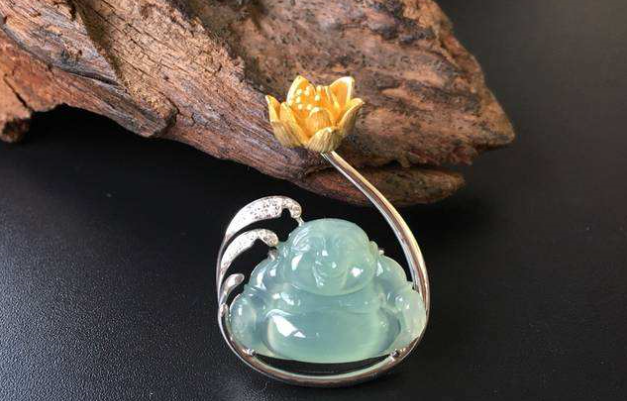 翡翠鉴定讲座芙蓉种翡翠竟卖到200万之高？！究竟是何种高级货？   第1张