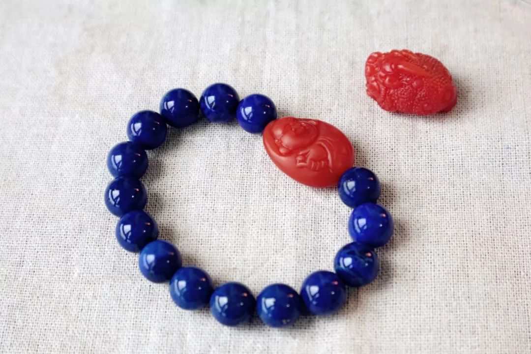 翡翠蝴蝶吊坠镶嵌石中新贵青金石，为什么让那么多人爱不释手  第2张