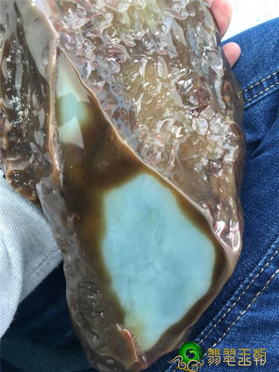 翡翠手镯圆条玉镯女谈一谈翡翠雾色的运用   第3张