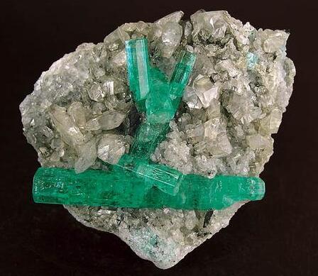 翡翠手镯有棉好不好“绿宝石之王”祖母绿身价之谜  第3张