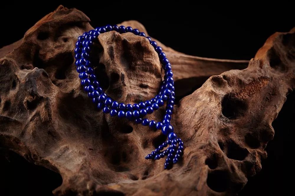 翡翠蝴蝶吊坠镶嵌石中新贵青金石，为什么让那么多人爱不释手  第8张