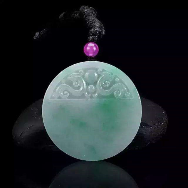 怎么辨别翡翠的真假如何查看镶嵌的翡翠厚度？综合多方面来看一下！(图文)   第3张