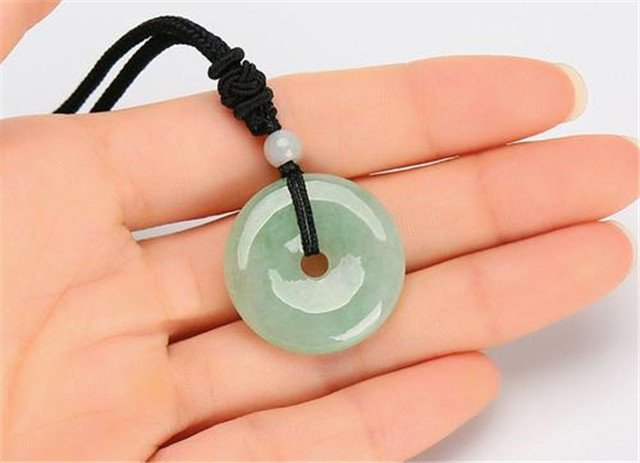 翡翠平安扣越大越好吗？最重要的是一定要自己喜欢！(图文)   第3张