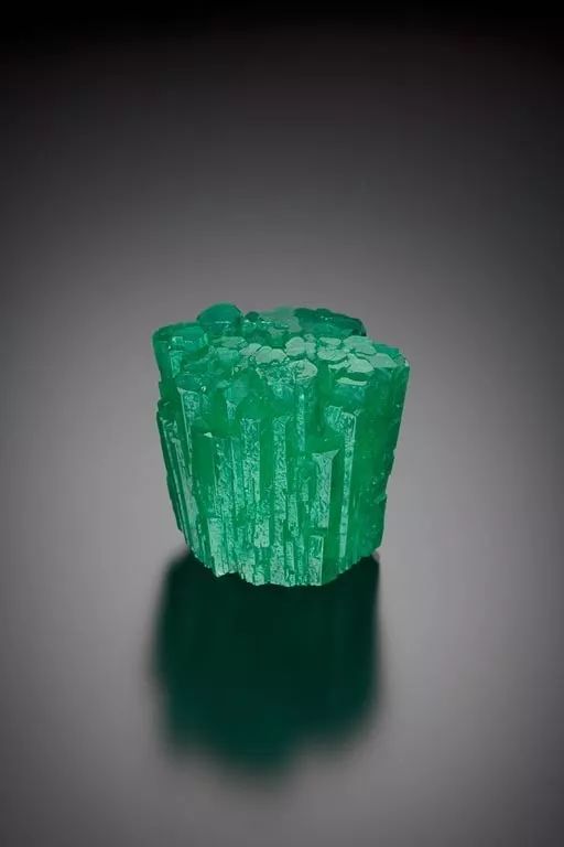 翡翠靠谱吗祖母绿“微油”，“无油”，一字之差价格却差三倍  第3张