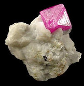 云南旅游翡翠原石宝石中的精灵——红碧玺  第7张