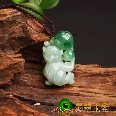 精美的翡翠玉猴 寓意千岁随身保护使人健康长寿   第2张