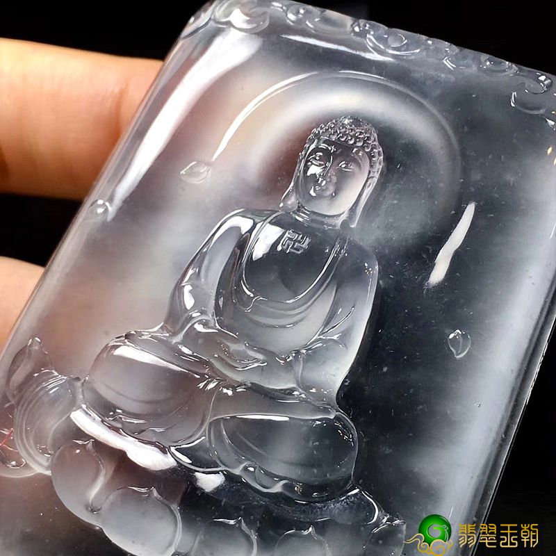 男士翡翠观音吊坠图片佩戴翡翠玉佛有什么寓意，翡翠玉佛的介绍   第1张