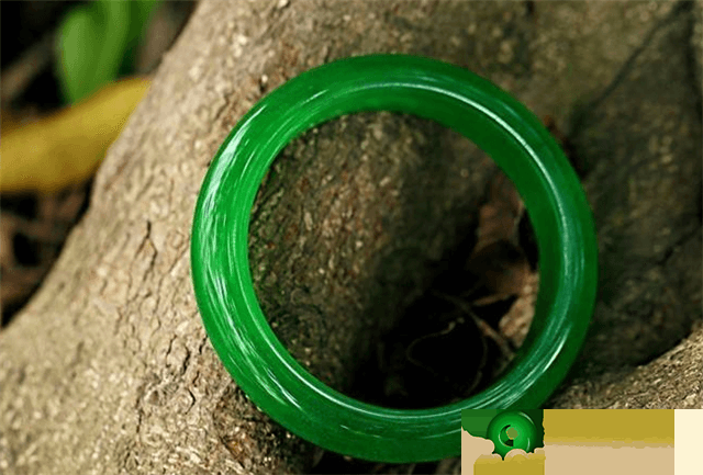 你的浓密翡翠镯子是真是假？有可能是这种仿品！   第4张