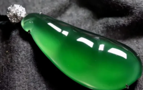 翡翠也有好坏之分，只有高品质的翡翠饰品，才值得大家收藏  第3张