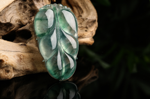 “黄金有价玉无价” 翡翠真的保值增值吗？  第3张