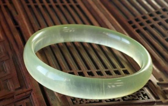 岫岩玉的鉴别方法，岫岩玉的好坏怎么鉴别？  第2张