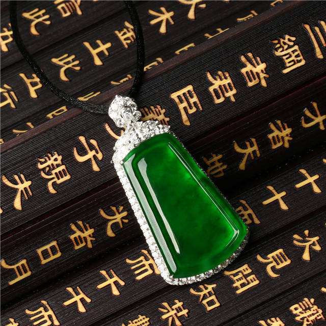 佩戴翡翠无事牌有什么禁忌？百无禁忌说的就是它！(图文)   第2张