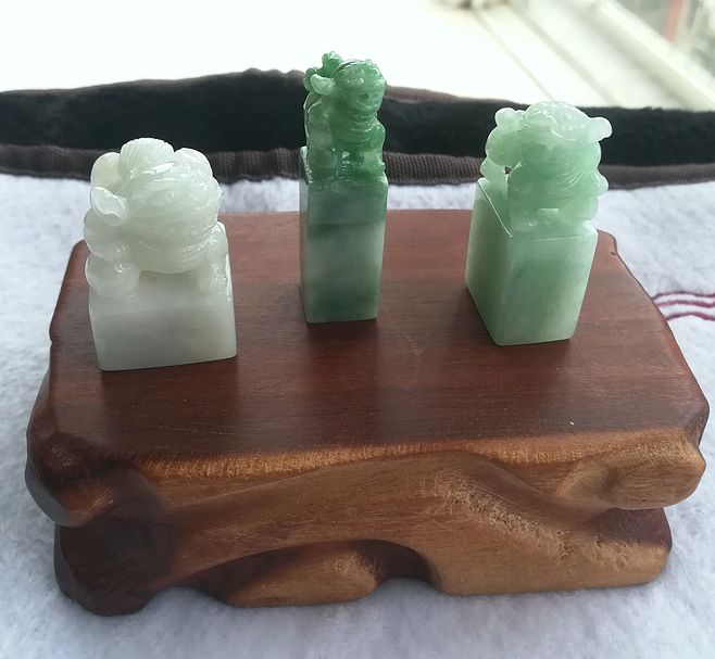 紫罗兰色翡翠手镯意义翡翠印章，不止是一种艺术，它更是一种情怀！   第2张