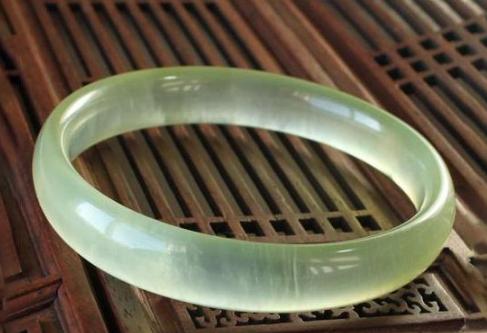 岫岩玉的好坏怎么鉴别？  第2张