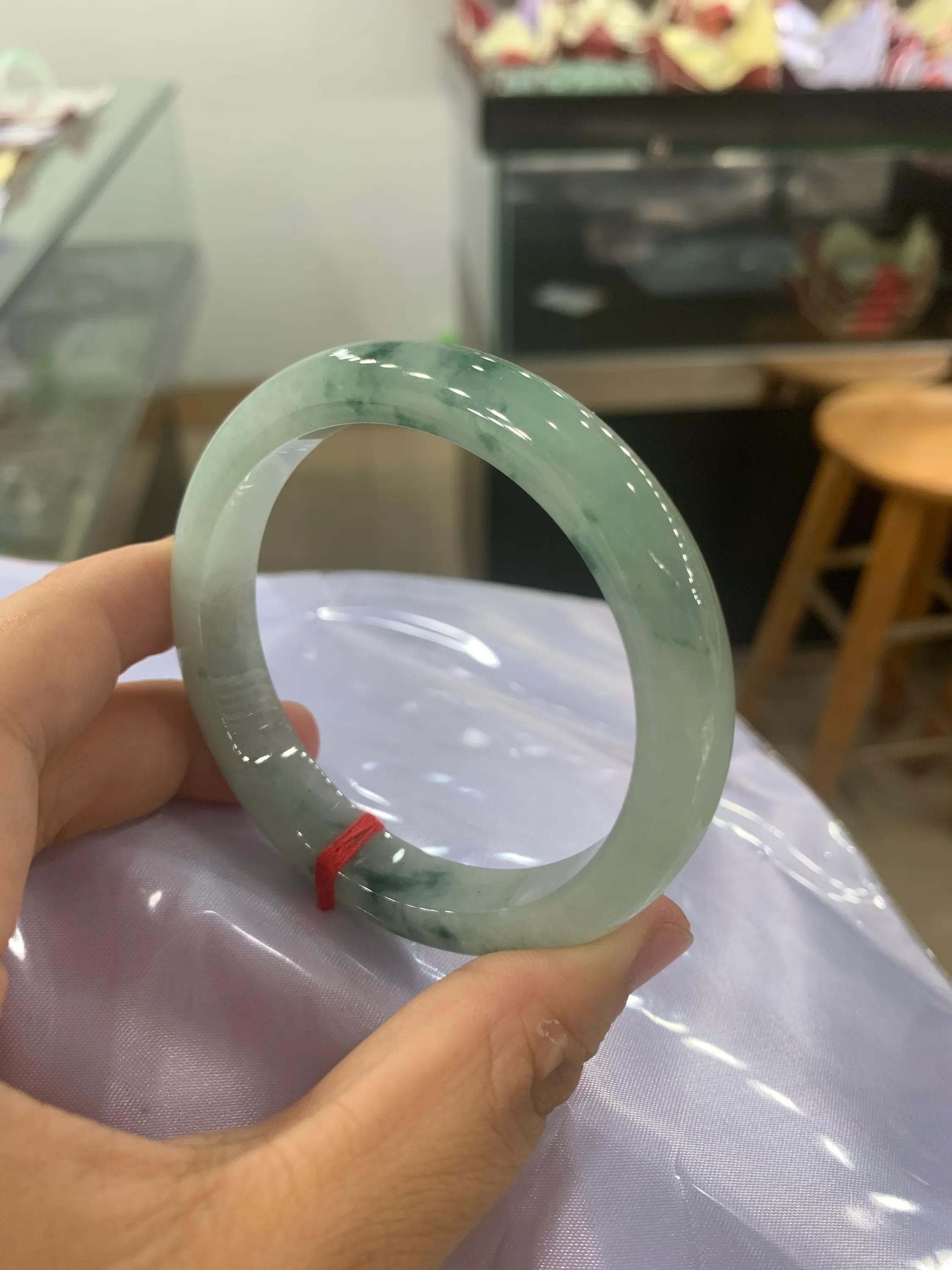 翡翠手镯能增值吗看看普通老百姓能接受的翡翠手镯  第1张