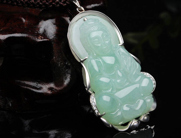 玉石翡翠的利润谁说男人不能戴翡翠首饰？东方男人的魅力，恐怕只有翡翠读得懂！   第2张