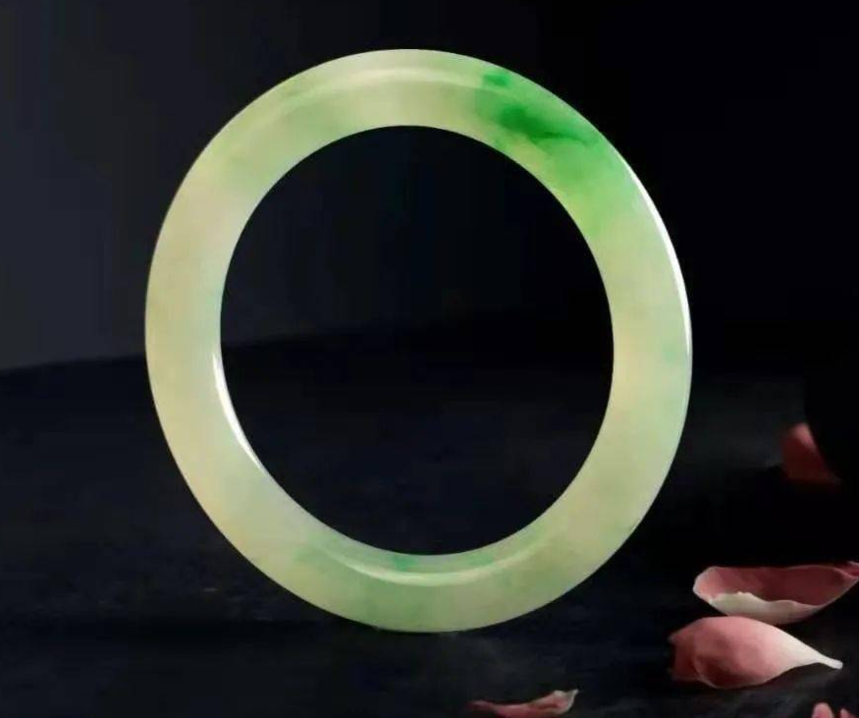 未来翡翠市场的发展趋势将会有何变化？  第4张