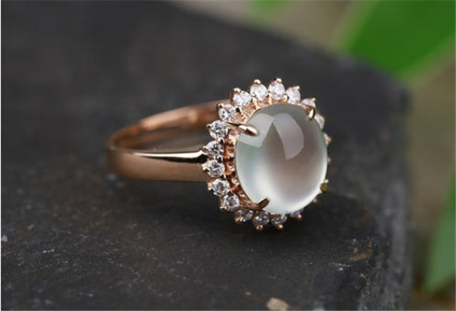 翡翠手镯有几种款式钻石戒指和翡翠戒指哪个好?其实它们各有特色！(图文)   第4张