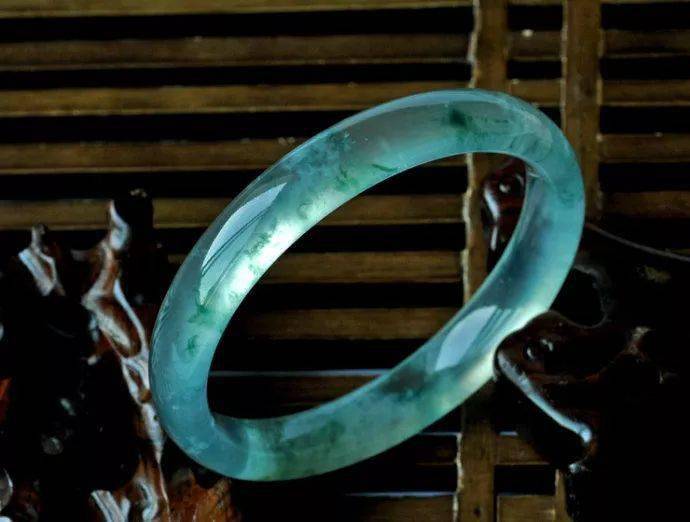 乱世黄金盛世玉，翡翠和黄金到底谁更保值？  第7张