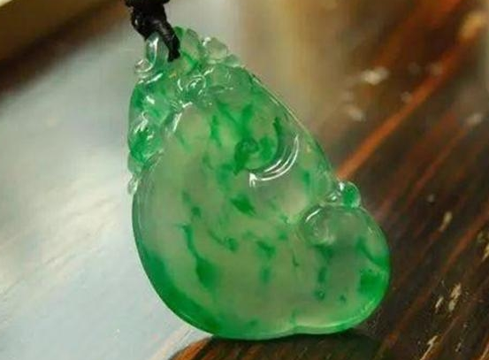 翡翠有这种“金丝”更值钱！快看看你的翡翠有吗？  第8张