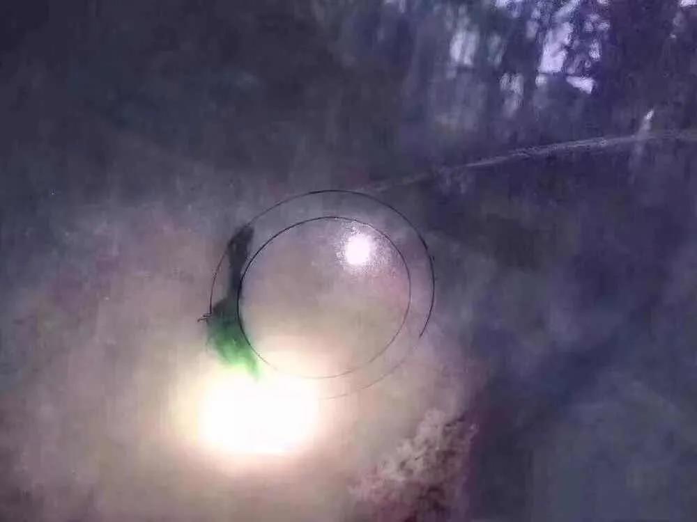 福袋翡翠吊坠凭什么翡翠手镯带一点色就价格倍增？  第5张