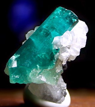 翡翠手镯有棉好不好“绿宝石之王”祖母绿身价之谜  第4张