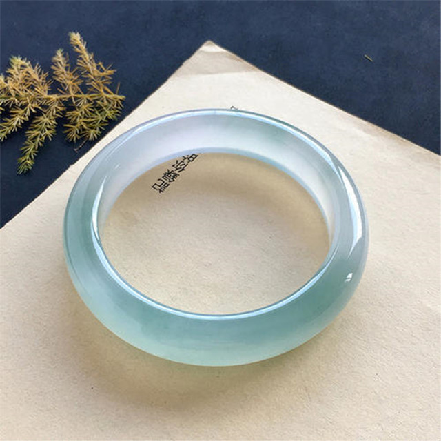 高冰种翡翠属于冰种翡翠行列吗？这篇文章解决你的困惑！(图文)   第2张