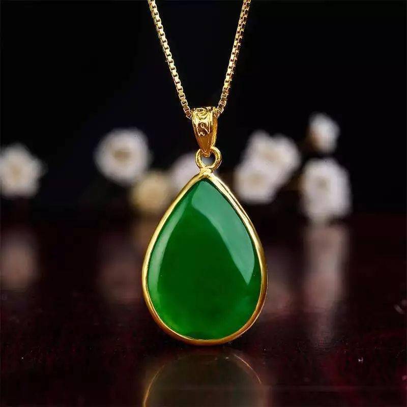 乱世黄金盛世玉，翡翠和黄金到底谁更保值？  第4张