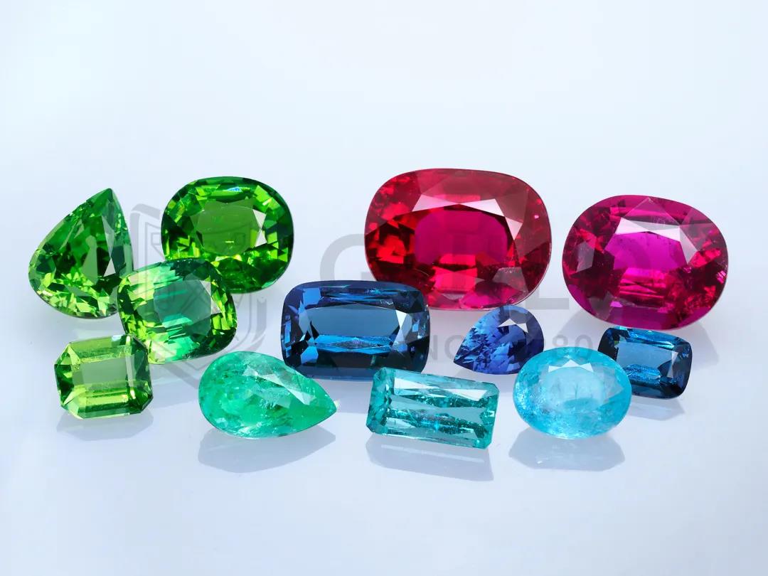 四亿满绿翡翠手镯图片彩虹宝石——碧玺，你到底有多少颜色？  第1张