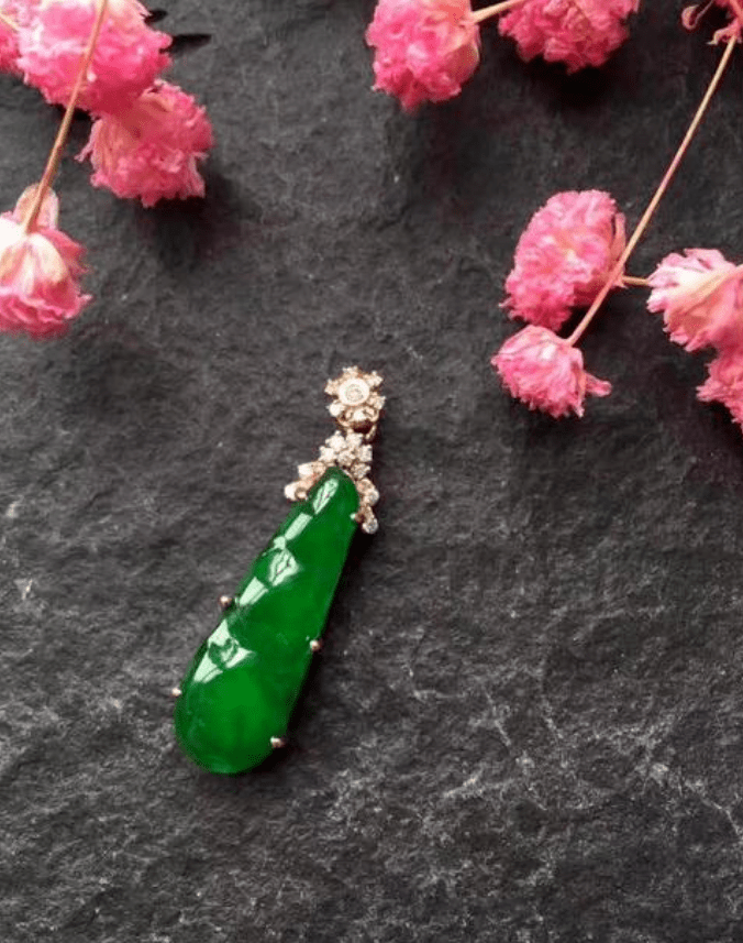 中国翡翠第一城翡翠价格怎么看？只考虑原料和雕工，你的估价永远有偏差  第12张