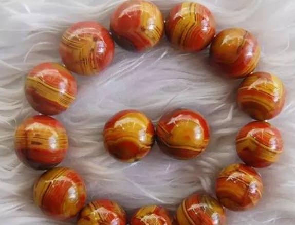 翡翠原石 箱包饰品什么样的战国红才值钱？  第4张