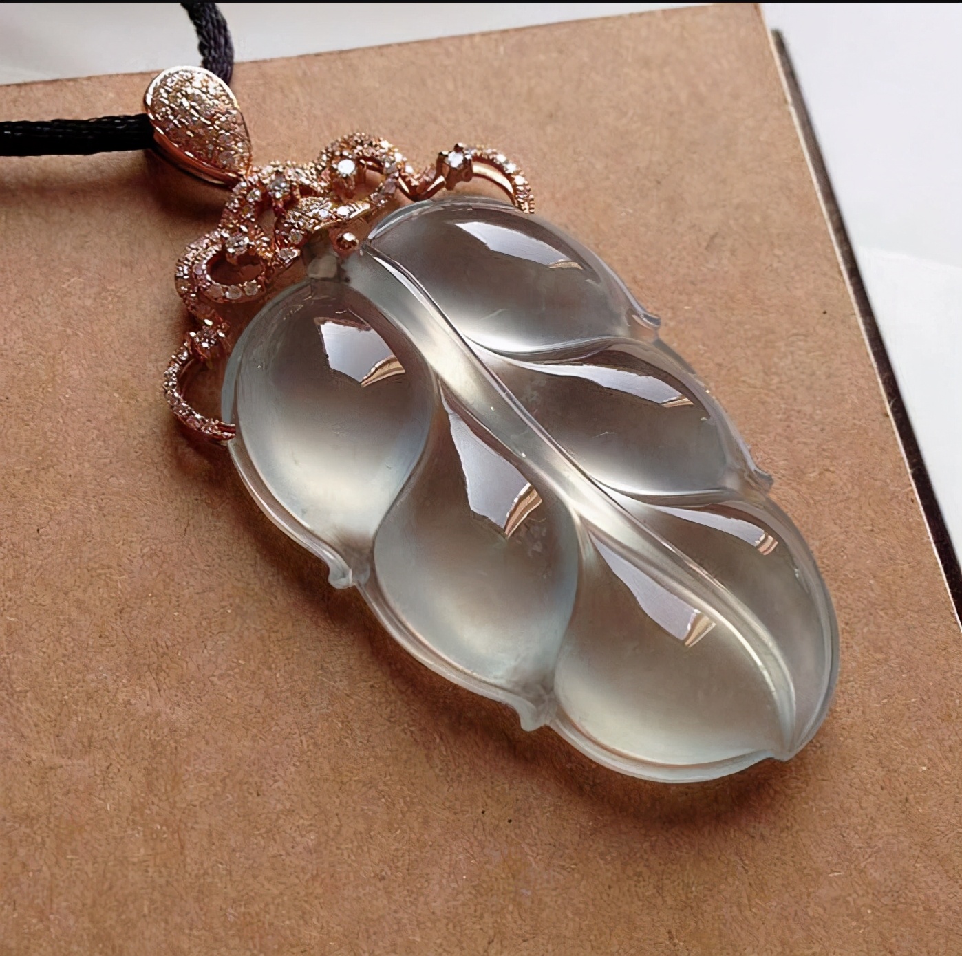 白色的翡翠的鉴别方法家里有这种翡翠的要注意啦  第12张