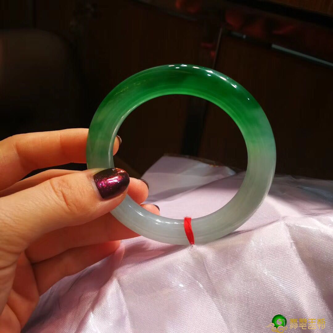 翡翠手镯鉴定真伪翡翠手镯的寓意是什么，佩戴翡翠手镯的好处   第2张