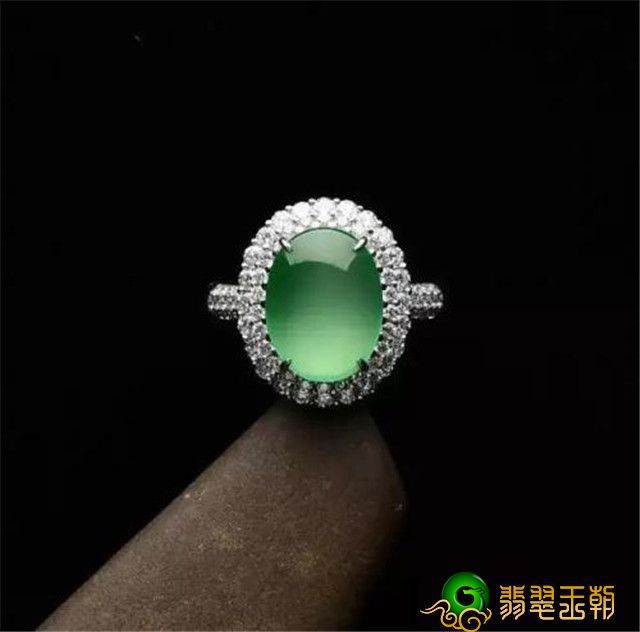 翡翠毛料公盘木那料翡翠是高品质翡翠代称？我们一起来看一下缘故！   第1张