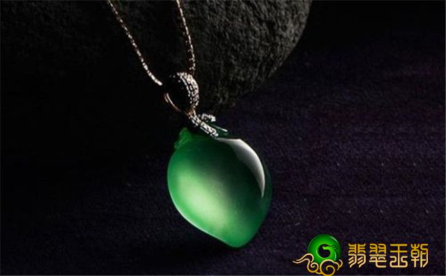 手镯冰种翡翠芙蓉种翡翠价格高吗？总结一下它的特点！   第1张