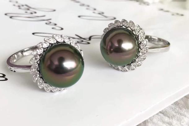 翡翠a货吊坠500元贵吗戴珍珠首饰很漂亮，消费者该如何选购大溪地黑珍珠呢？  第5张