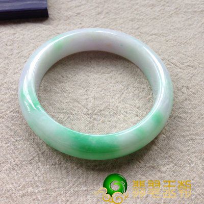 银项链带吊坠翡翠玉镯长期不保养迟早要报废 其保养应该注意的几点   第2张