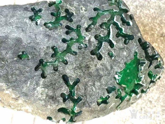 翡翠冰种白翡翠原石价值-翡翠的保养建议 