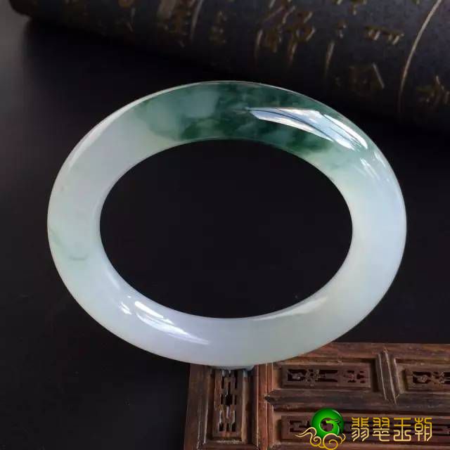 翡翠为什么只有缅甸买翡翠除开看种、水、色以外，居然也要看它？   第8张