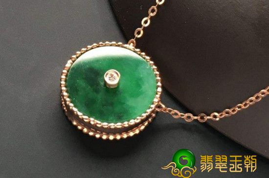 四季豆翡翠吊坠图片黄金翡翠翡翠平安扣的寓意，黄金翡翠翡翠平安扣的喻意   第2张