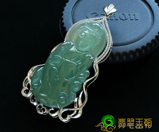 满绿翡翠原石怎么看一般冰种翡翠观音价格贵吗？什么样的冰种翡翠观音最好？   第2张