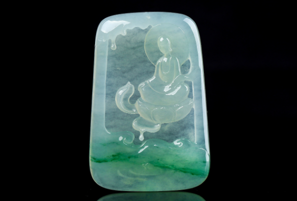 有些翡翠看着种水都挺好的，才三四百，会不会是假的？  第2张