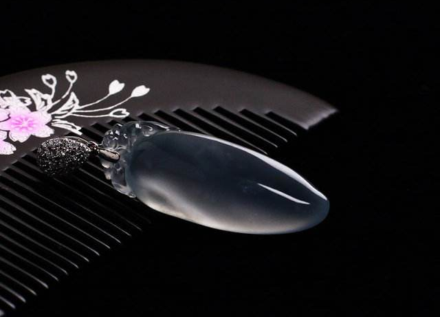 冰种翡翠皮子玻璃种翡翠价格，为何玻璃种翡翠价格那么贵？   第2张