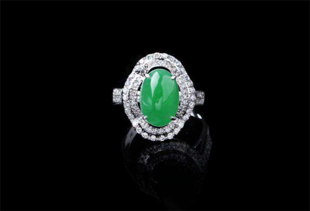 钻石和翡翠哪个更贵气？扒一扒它们的不同之处！(图文)   第4张