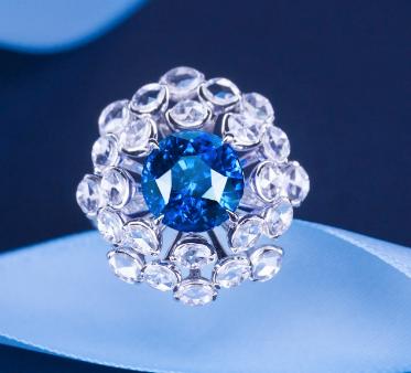 蓝宝石在不同地域有不同的象征意义和神奇作用  第3张