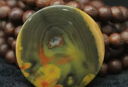 翡翠原石 箱包饰品什么样的战国红才值钱？  第5张