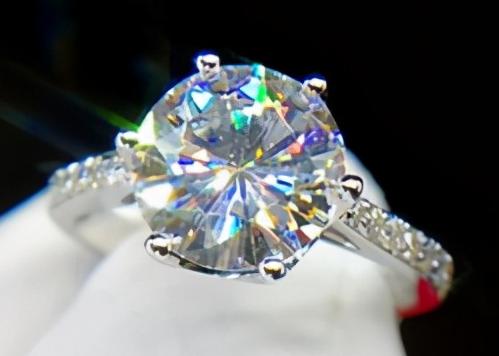 莫桑钻是真的钻石吗？  第2张