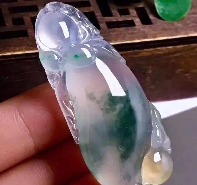 飘花翡翠一定比无飘花翡翠贵吗？  第5张