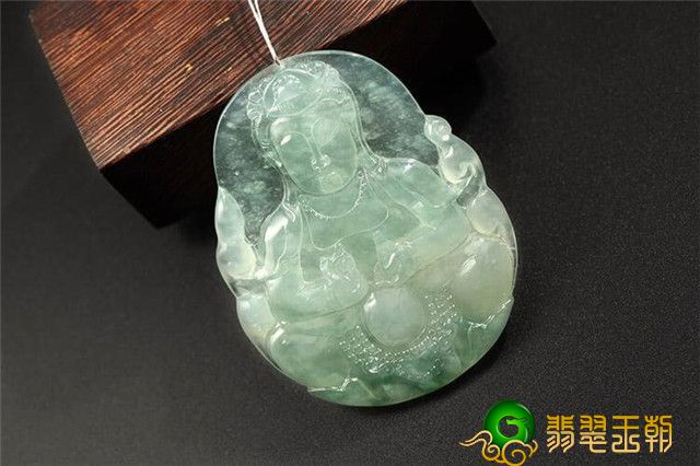 翡翠原石_赌石毛料配戴翡翠观世音小挂件必须注意什么？别等“水干”才后悔莫及！   第3张